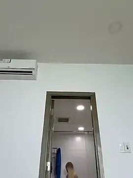Stripchat Live Sex Cam of EmmaInLove23