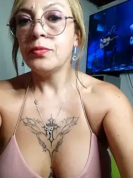 Stripchat Free Porn Cam of Gatithaaa