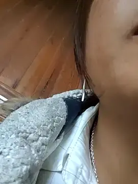 Stripchat Sex Cam of miumiu_sexy2x