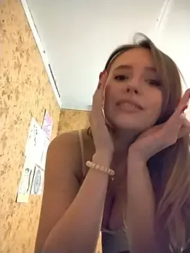 Stripchat Best live sex cam show of PrettieKate