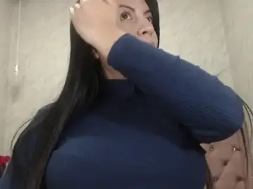 Stripchat Free Porn Cam of CarolineBrunx