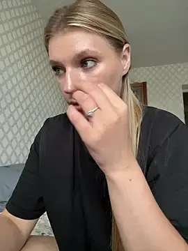 Stripchat Sex Cam of adel_secret