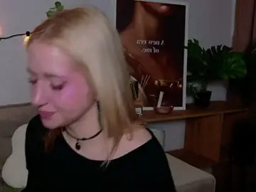 Stripchat Adult Webcam of LumLue