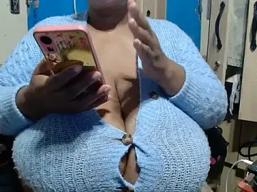Stripchat Live Sex Cam of CUTEFIRMMELONSS