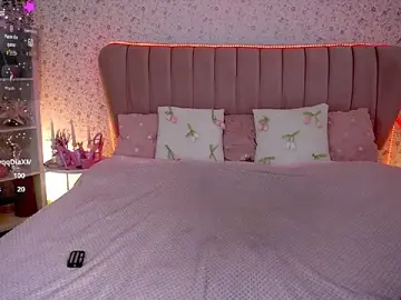 Stripchat Best Webcam of KiraRoxx