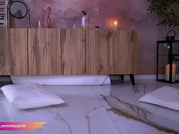 Stripchat Sex Cam of Serene_Sophiex