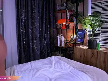 Stripchat Live Sex Cam of Serene_Sophiex