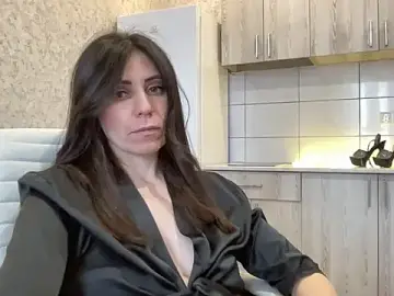 Stripchat Live Sex Cam of HotyWinter