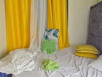 Stripchat Live Sex Cam of SexiePixie_