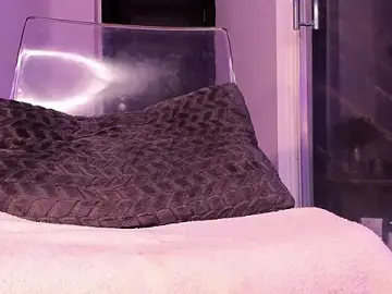 Stripchat Free Porn Cam of realhotfallingdevil