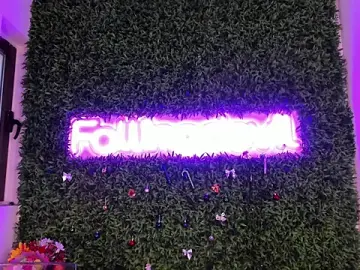 Stripchat Watch Live Sex Cams of realhotfallingdevil