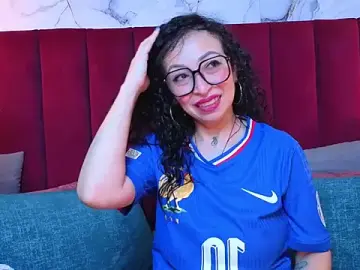 Stripchat Live Sex Cam of CHIARAJJONES