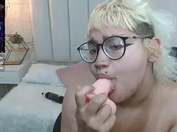 Stripchat Free Live Porn of Echypyon_