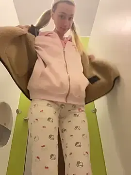 Stripchat Live Sex Cam of Lia__Love