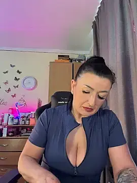 Stripchat Live Sex Cam of Hotangel75