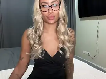 Stripchat Live Sex of CoCo-Queen