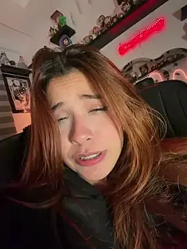 Stripchat Free Live Porn of crystal_bunny7