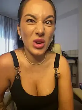 Stripchat Nude Webcam of HotXMom_