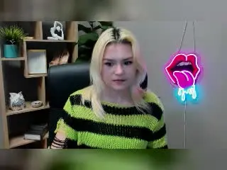 Xlovecam Sex Cam of SweetLilyy