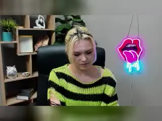 Xlovecam Live Sex Cam of SweetLilyy