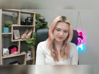 Xlovecam Free Porn Cam of SweetLilyy
