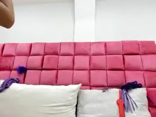 Xlovecam Free Porn Cam of SweetSexx