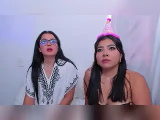 Xlovecam Sex Chat of KymAndNala