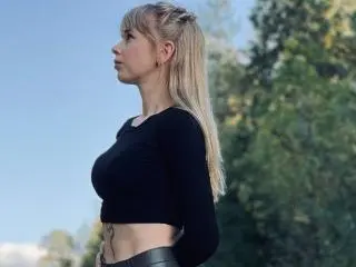 Xlovecam Live Sex of MeeBoggio