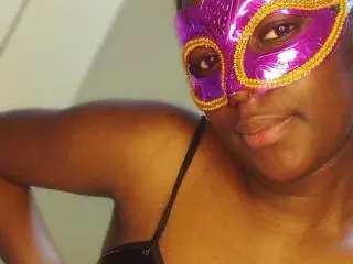 Xlovecam Sex Chat of QuinnLily