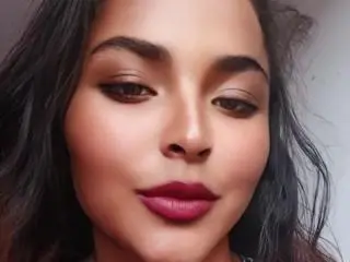Xlovecam Sex Cam of BellaChaudAmour