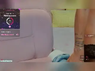 Xlovecam Live Sex Cam of JuneLaFrenchie