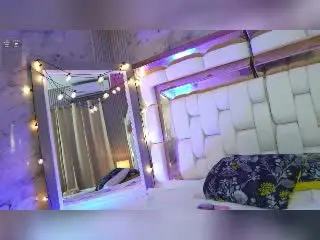 Xlovecam Live Sex Cam of SensualCamila