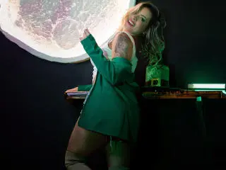 Xlovecam Watch Live Sex Cams of ChantalSex69