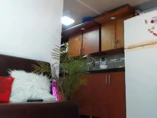 Xlovecam Free Porn Cam of Caylin