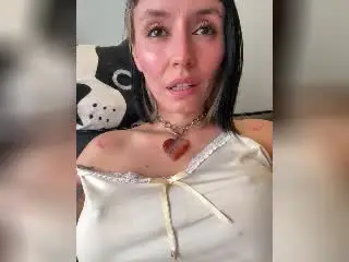 Xlovecam Live Sex Cam of SaraleePoison