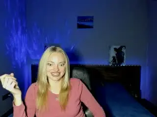 Xlovecam Free Porn Cam of CrystalHope