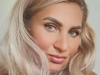 Xlovecam Live Sex Cam of ChaudeEvely