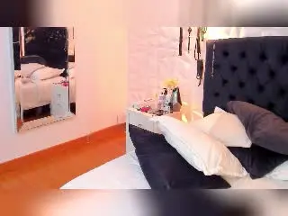 Xlovecam Free Live Porn of VeroHands