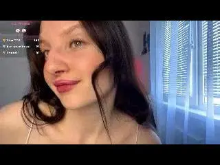Xlovecam Free Porn Cam of DollieSkweres