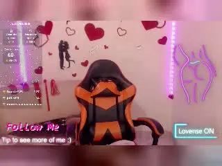 Xlovecam Live Sex Cam of SofiaCurvyCute