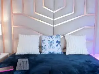 Xlovecam Sex Cam of LunaMiranda