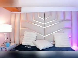 Xlovecam Live Sex Cam of LunaMiranda