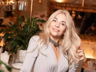 Xlovecam Live Porn of BellaRayyy