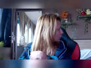 Xlovecam Free Live Porn of KaroKaroline